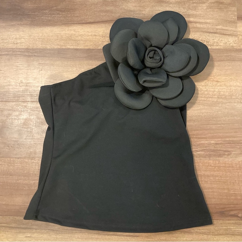 One Shoulder Top with Oversized Flower Carrie Bradshaw
